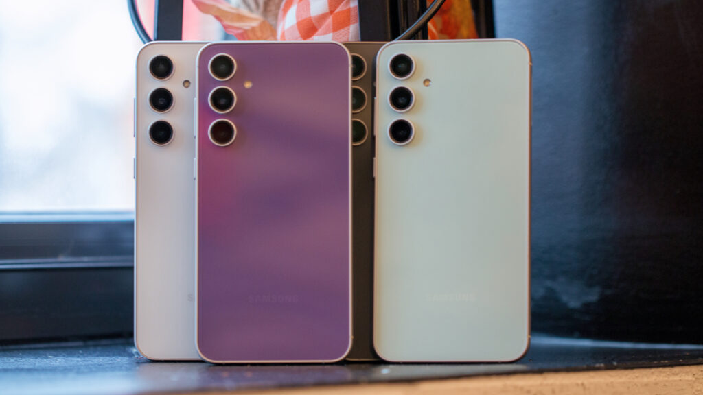 Galaxy S23 FE sees major One UI 8 update: Customize your lock screen and more