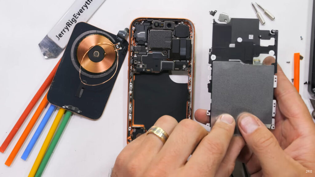 iPhone 17 Pro Teardown Video Shows How Apple Made Repairs Easier