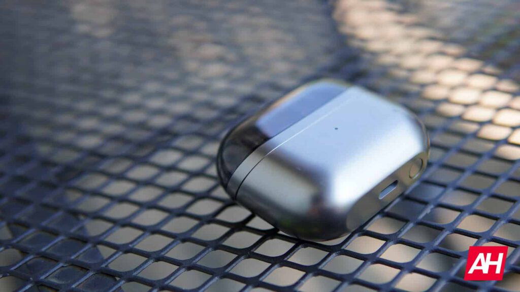 First Photo-Realistic Look at Samsung Galaxy Buds 4 Pro Design