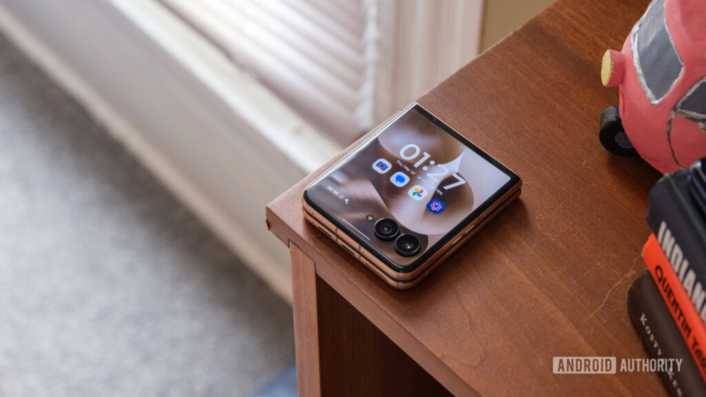 Black Friday pricing lives on: Grab the Motorola Razr Ultra for Less!